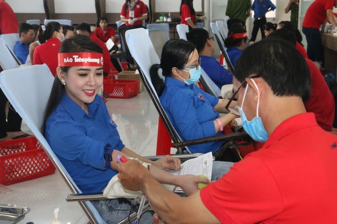 Hoa khôi, doanh nghiệp háo hức tham gia Chủ nhật đỏ ở Cần Thơ - ảnh 3