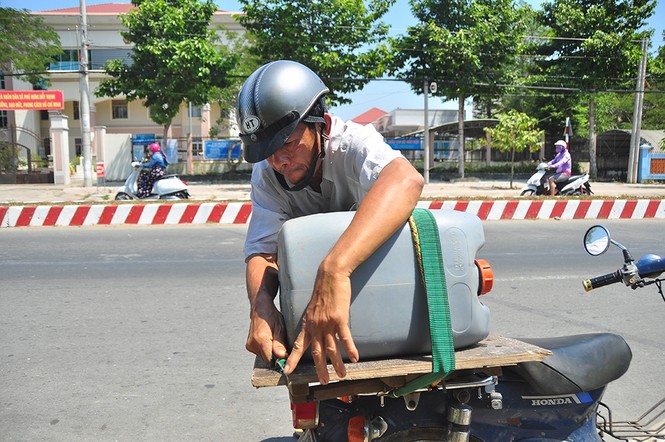 Giọt nước nghĩa tình giữa mùa hạn mặn - ảnh 3