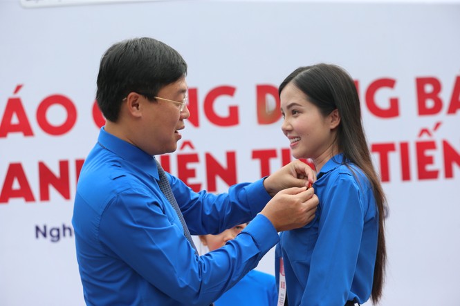 Rèn luyện đức lẫn tài để cống hiến cho đất nước - ảnh 1