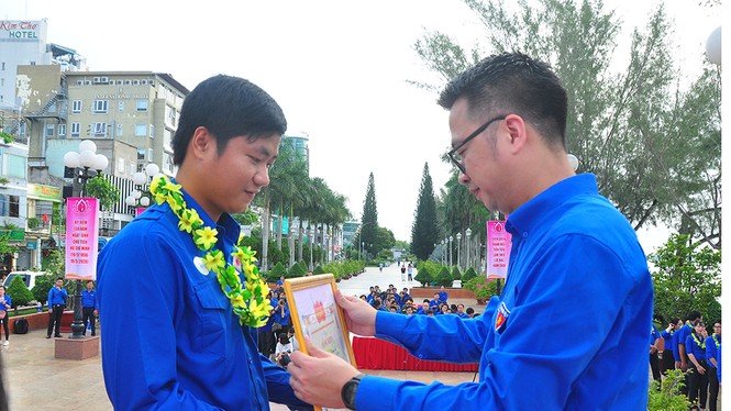 Cần Thơ tuyên dương 79 thanh niên tiên tiến làm theo lời Bác - ảnh 6