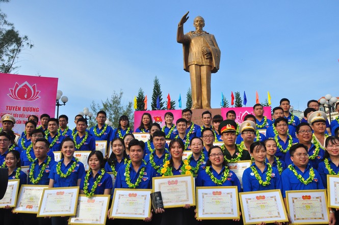 Cần Thơ tuyên dương 79 thanh niên tiên tiến làm theo lời Bác - ảnh 8