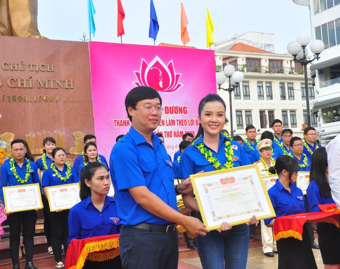 Cần Thơ tuyên dương 79 thanh niên tiên tiến làm theo lời Bác - ảnh 1