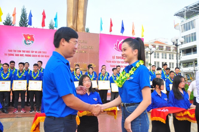 Cần Thơ tuyên dương 79 thanh niên tiên tiến làm theo lời Bác - ảnh 9