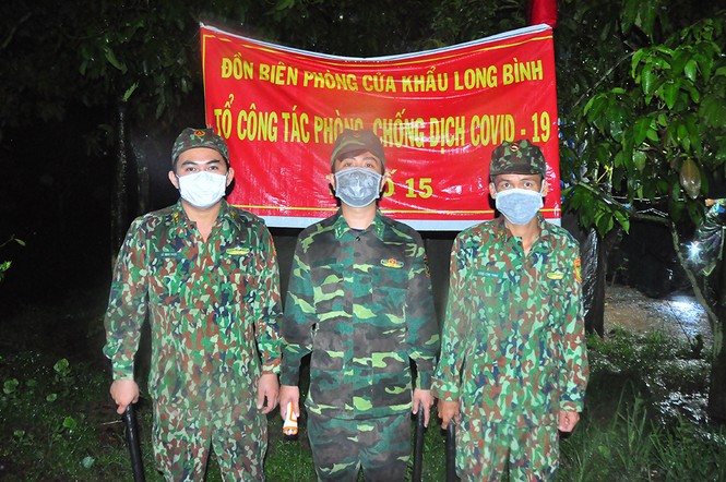 Chiến sỹ biên phòng trắng đêm phòng dịch nơi cửa ngõ biên cương - ảnh 8 Chiến sỹ biên phòng trắng đêm phòng dịch nơi cửa ngõ biên cương - ảnh 8