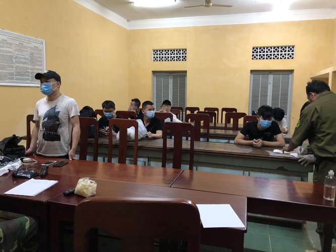 Chiến sỹ biên phòng trắng đêm phòng dịch nơi cửa ngõ biên cương - ảnh 20 Chiến sỹ biên phòng trắng đêm phòng dịch nơi cửa ngõ biên cương - ảnh 20