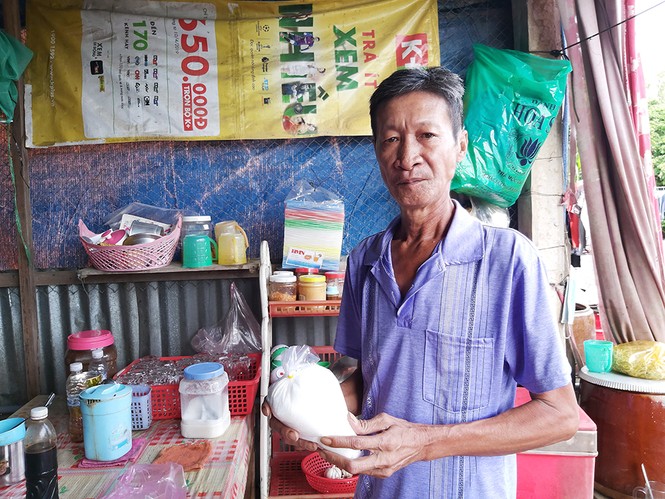 Người dân 'tiếp tế' thực phẩm cho bộ đội chống dịch ở biên giới - ảnh 4