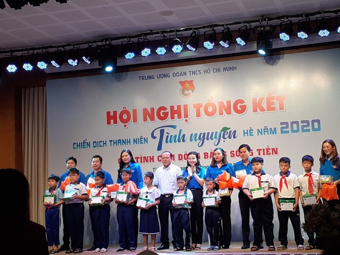 Cụm đồng bằng sông Tiền làm mới, sửa chữa trên 500 km đường nông thôn - ảnh 1