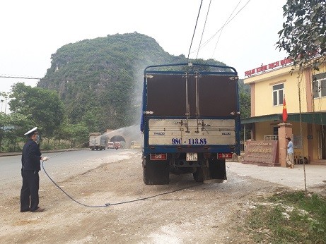 Một ngày ở Trạm kiểm dịch tả lợn Bắc - Nam - ảnh 6