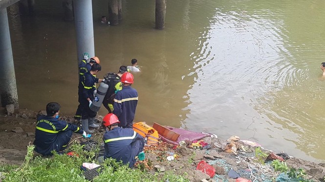 Xe khách lao xuống sông ở Thanh Hóa, nhiều thương vong - ảnh 4