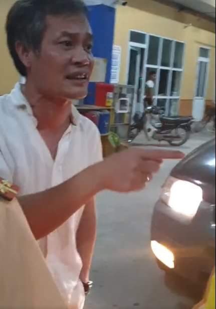 Tài xế đi xe biển xanh say xỉn, xúc phạm cảnh sát giao thông - ảnh 2
