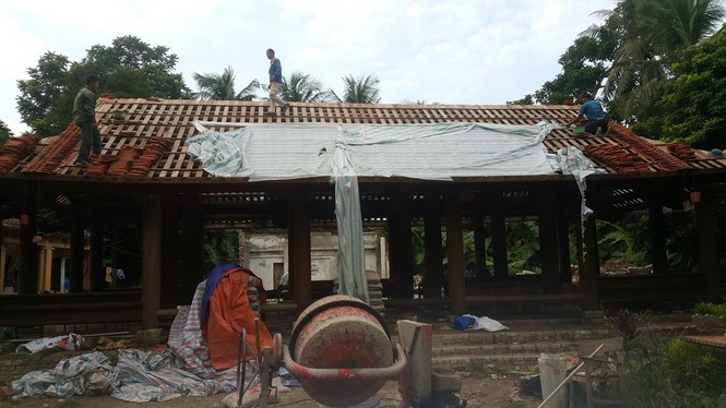 Bảo vệ đào trộm hậu cung đền thờ Đức thánh tìm cổ vật - ảnh 1