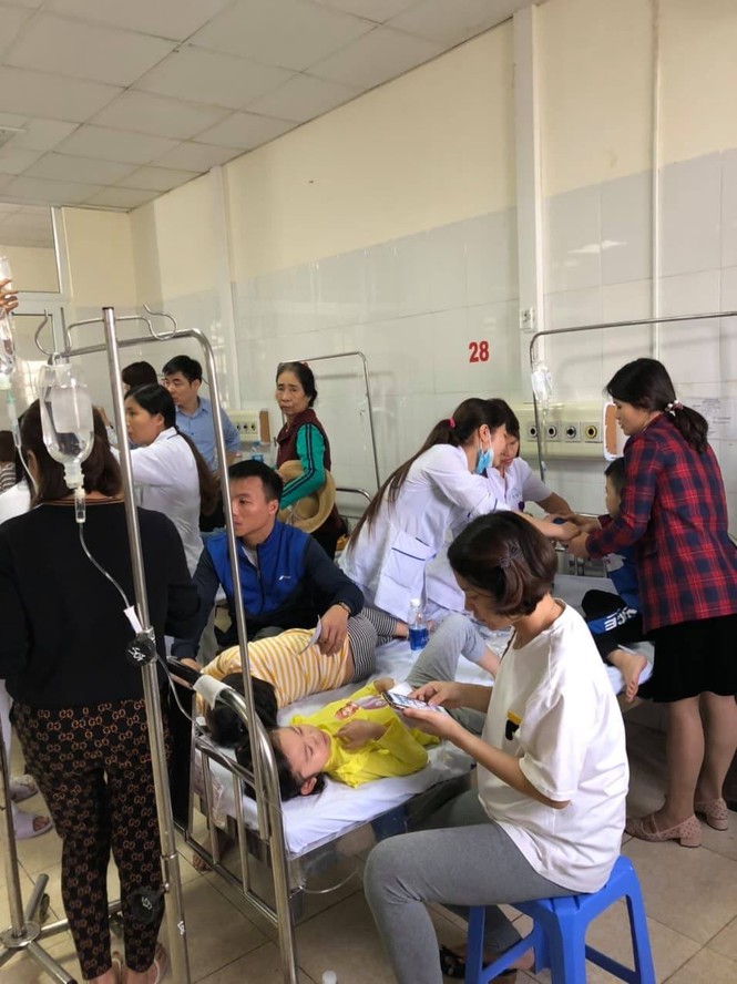 Tạm dừng ăn bán trú ở trường có 130 trẻ nhập viện nghi ngộ độc thực phẩm - ảnh 2