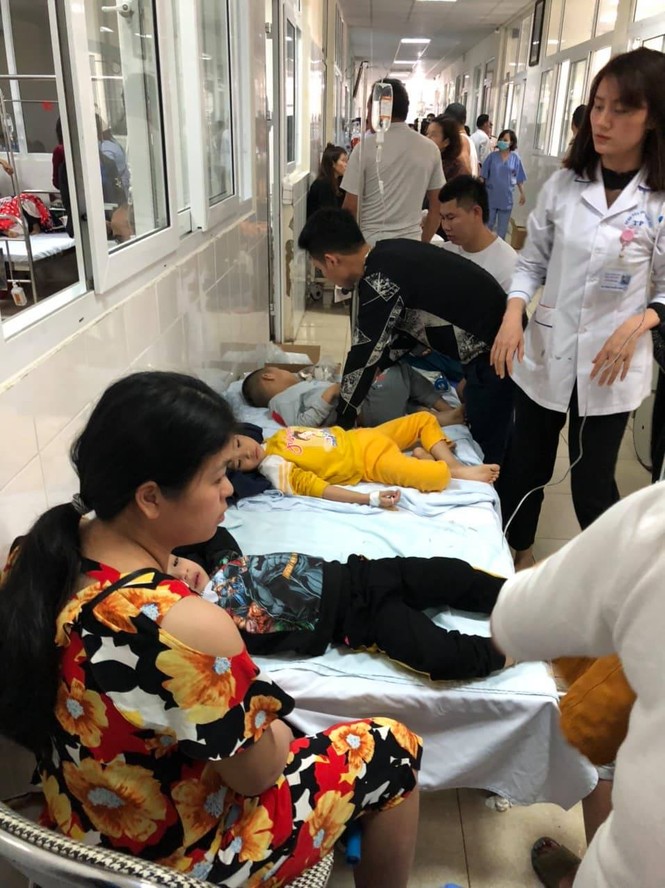 Hàng chục trẻ Trường mầm non Vườn Mặt trời nhập viện sau bữa ăn - ảnh 2