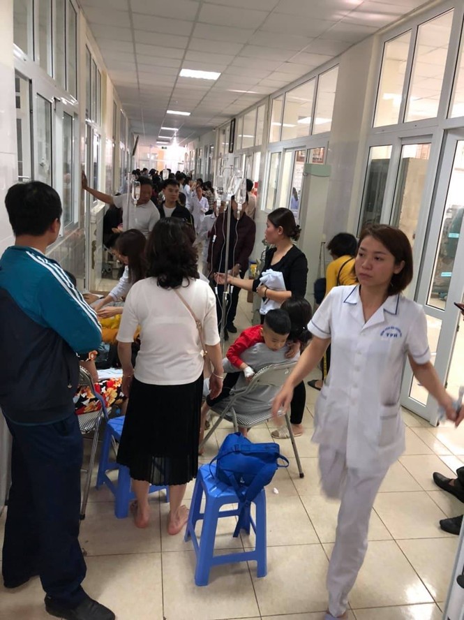Hàng chục trẻ Trường mầm non Vườn Mặt trời nhập viện sau bữa ăn - ảnh 1