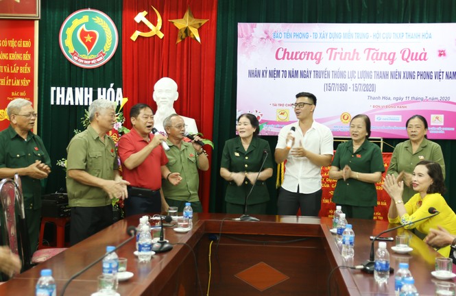 Tặng quà tri ân cựu thanh niên xung phong Thanh Hóa - ảnh 1