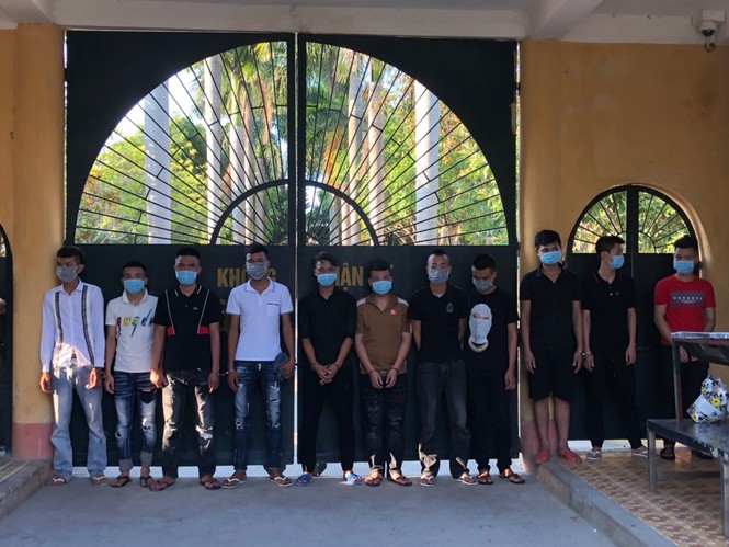 Một cô gái bị trêu ghẹo, hơn 40 thanh niên cầm hung khí lao vào hỗn chiến - ảnh 1