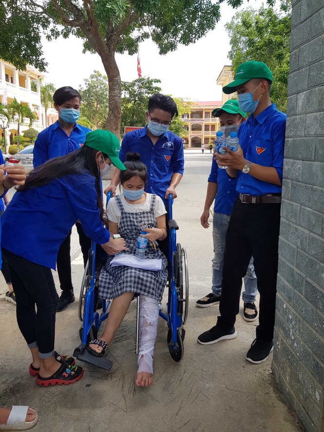 109 đội hình thanh niên tiếp sức cho thí sinh tại các điểm thi - ảnh 3