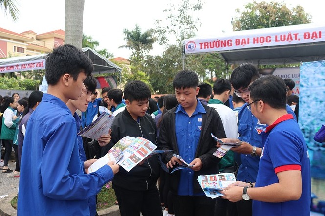 Hàng ngàn học sinh tham gia chương trình tư vấn tuyển sinh, hướng nghiệp năm 2019 - ảnh 3