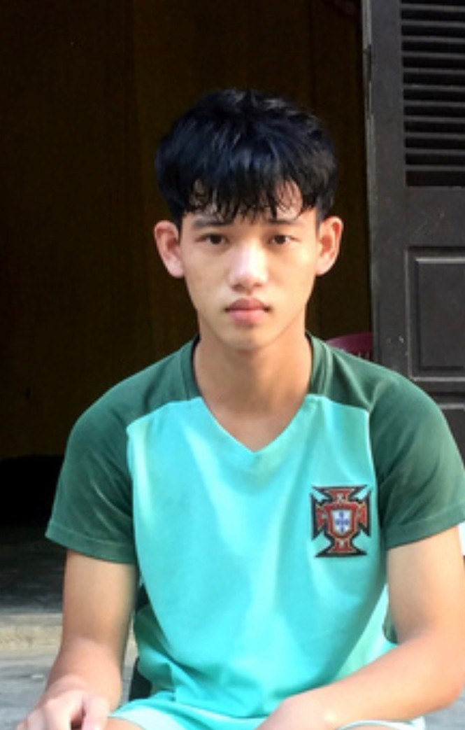 Một học sinh lớp 10 cứu bé đuối nước đã chìm sát đáy sông - ảnh 1