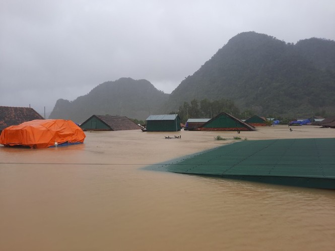 Quang Binh: Proposing to the Ministry of National Defense to establish an airlift to save people in floods - photo 1