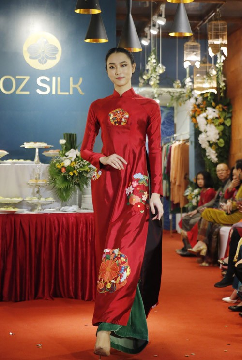 Nghệ sĩ Chiều Xuân rạng rỡ trong áo dài OZ Silk - ảnh 5