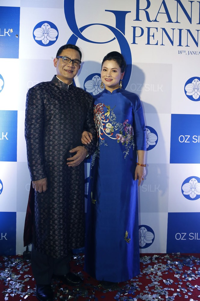 Nghệ sĩ Chiều Xuân rạng rỡ trong áo dài OZ Silk - ảnh 3