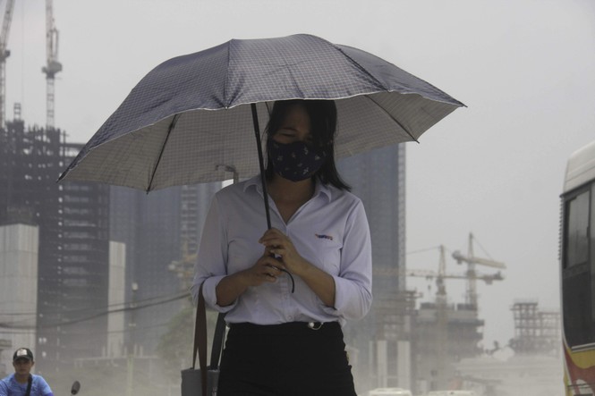 Đại công trường gây bão bụi mờ mắt người dân Hà Nội - ảnh 2