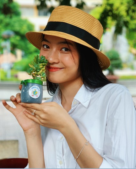 Sinh viên trường Báo tham gia 'Đổi nhựa – Lấy quà' - ảnh 8