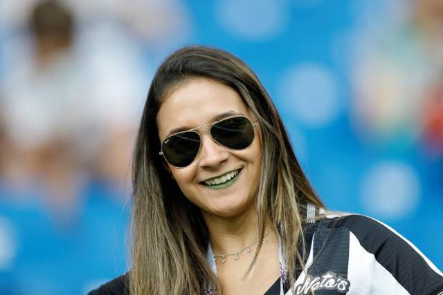 “Đứng ngồi không yên” trước vẻ đẹp của fan nữ trận Brazil 1-1 Thụy Sĩ - ảnh 7