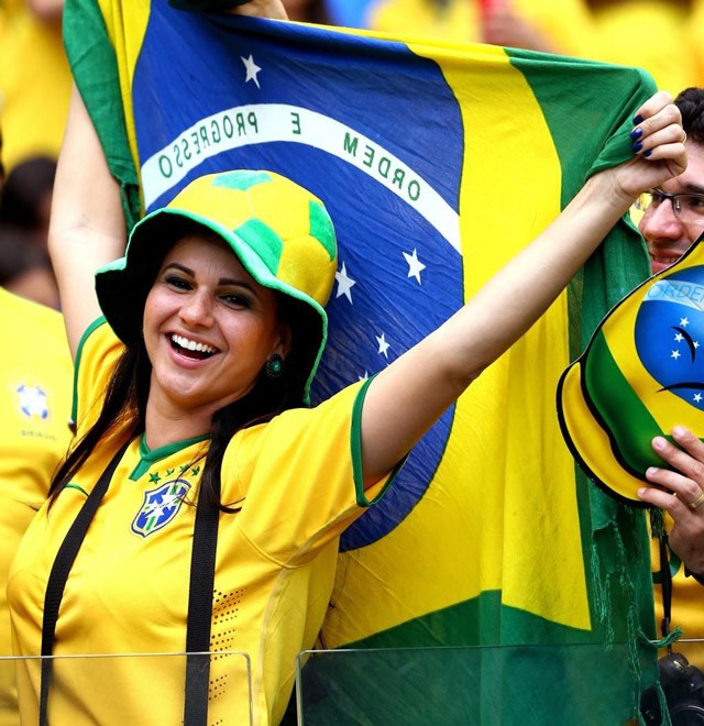 “Đứng ngồi không yên” trước vẻ đẹp của fan nữ trận Brazil 1-1 Thụy Sĩ - ảnh 9