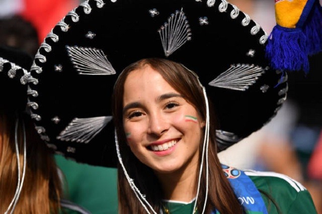 Fan nữ Đức - Mexico thi thố sắc đẹp - ảnh 7
