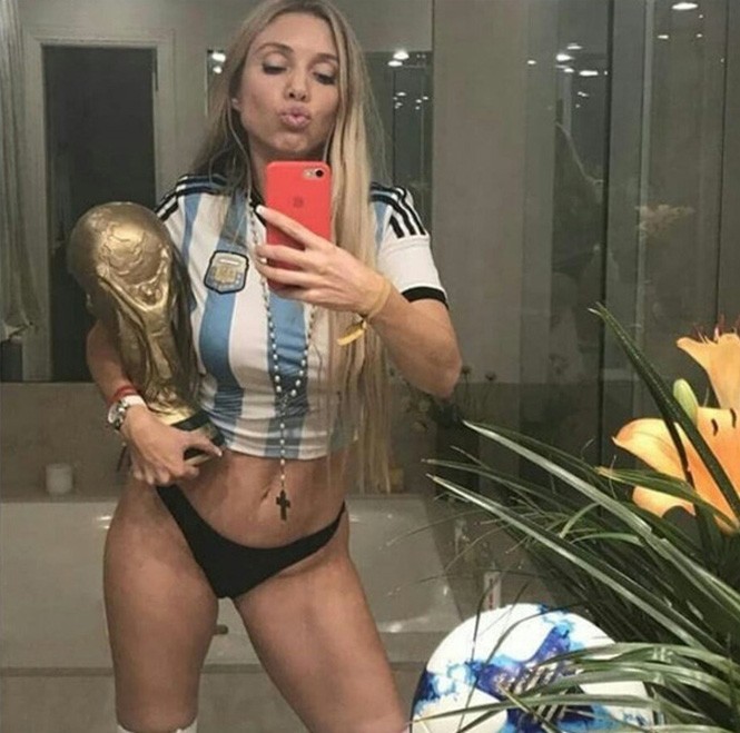 Nữ ca sĩ Argentina tung ‘ảnh nóng’ cổ vũ Messi xé lưới tuyển Pháp - ảnh 6