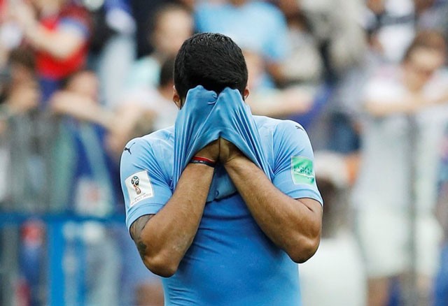 Chùm ảnh cầu thủ Uruguay rơi lệ sau thất bại trước tuyển Pháp - ảnh 21