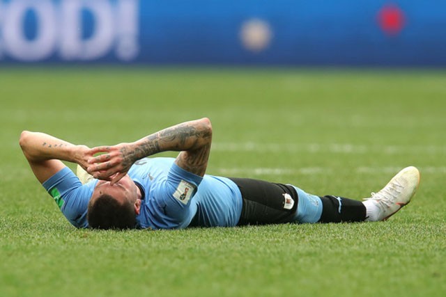 Chùm ảnh cầu thủ Uruguay rơi lệ sau thất bại trước tuyển Pháp - ảnh 22