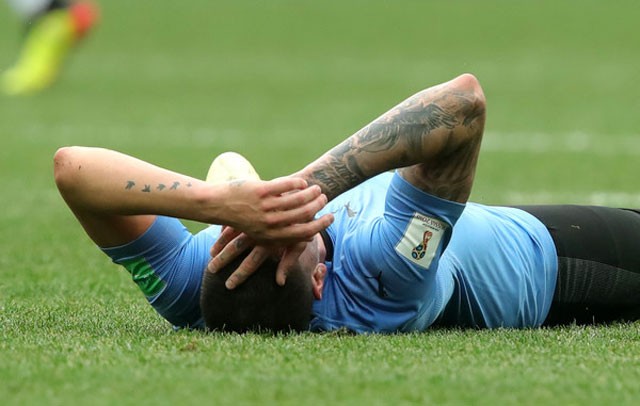 Chùm ảnh cầu thủ Uruguay rơi lệ sau thất bại trước tuyển Pháp - ảnh 23