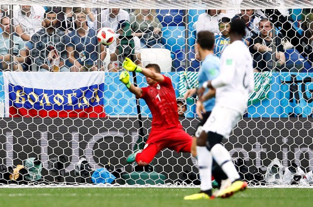 Chùm ảnh cầu thủ Uruguay rơi lệ sau thất bại trước tuyển Pháp - ảnh 9