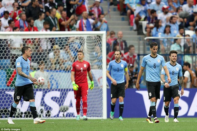 Chùm ảnh cầu thủ Uruguay rơi lệ sau thất bại trước tuyển Pháp - ảnh 16