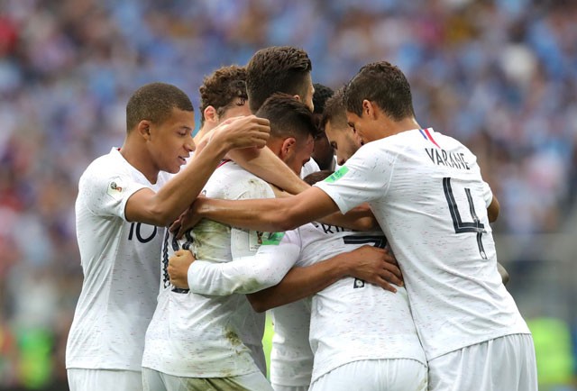 Chùm ảnh cầu thủ Uruguay rơi lệ sau thất bại trước tuyển Pháp - ảnh 17