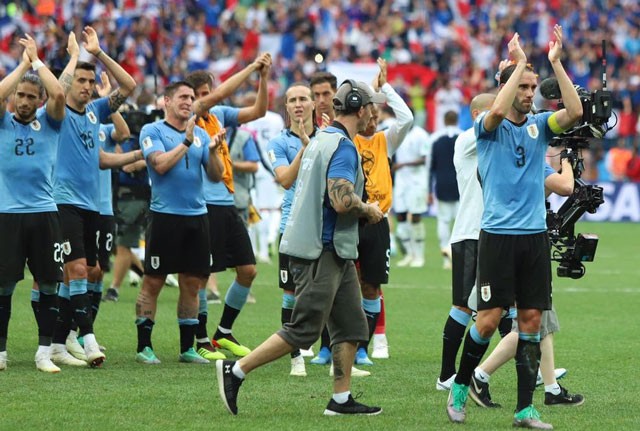 Chùm ảnh cầu thủ Uruguay rơi lệ sau thất bại trước tuyển Pháp - ảnh 18