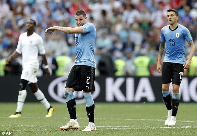Chùm ảnh cầu thủ Uruguay rơi lệ sau thất bại trước tuyển Pháp - ảnh 25