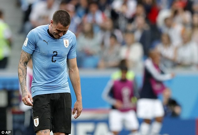 Chùm ảnh cầu thủ Uruguay rơi lệ sau thất bại trước tuyển Pháp - ảnh 26
