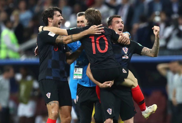 CĐV ‘vỡ òa’ hạnh phúc khi Croatia lần đầu tiên vào chung kết World Cup - ảnh 1