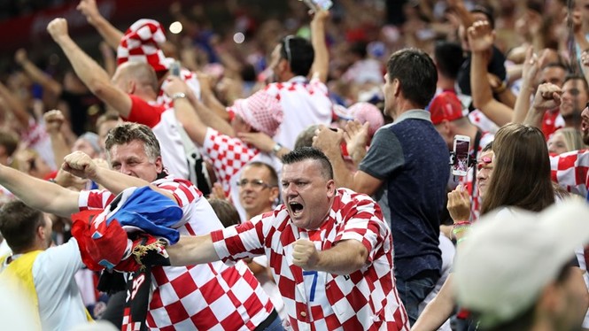 CĐV ‘vỡ òa’ hạnh phúc khi Croatia lần đầu tiên vào chung kết World Cup - ảnh 2