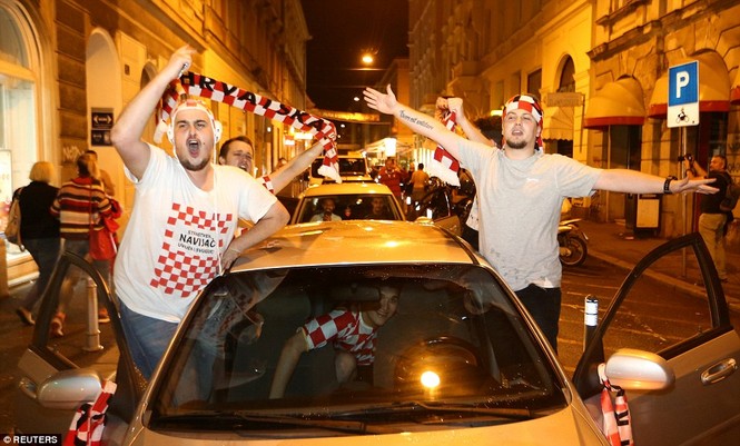 CĐV ‘vỡ òa’ hạnh phúc khi Croatia lần đầu tiên vào chung kết World Cup - ảnh 12