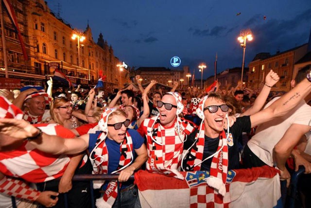 CĐV ‘vỡ òa’ hạnh phúc khi Croatia lần đầu tiên vào chung kết World Cup - ảnh 8