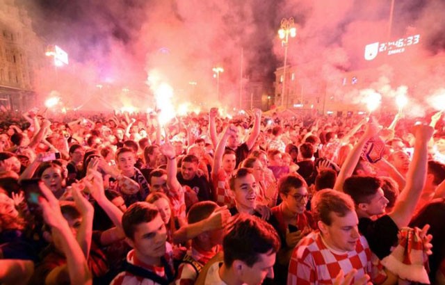 CĐV ‘vỡ òa’ hạnh phúc khi Croatia lần đầu tiên vào chung kết World Cup - ảnh 9