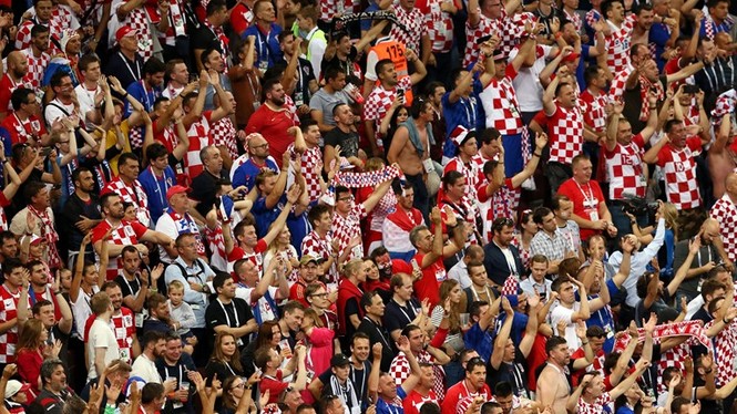 CĐV ‘vỡ òa’ hạnh phúc khi Croatia lần đầu tiên vào chung kết World Cup - ảnh 4
