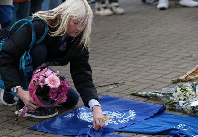 CĐV muốn dựng tượng, quỳ tiễn đưa Chủ tịch Leicester về nơi an nghỉ - ảnh 12