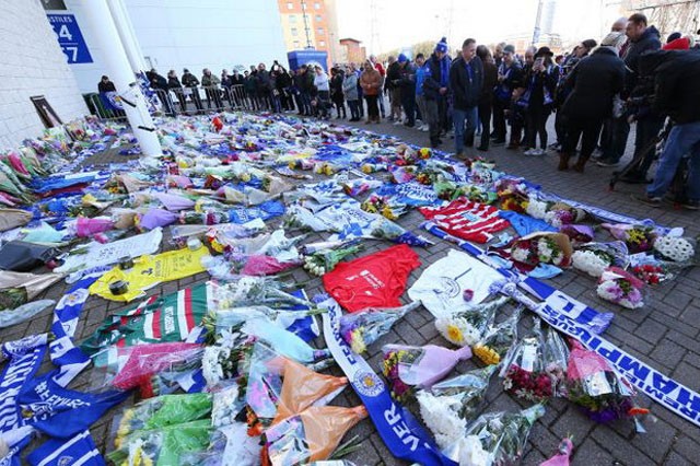 CĐV muốn dựng tượng, quỳ tiễn đưa Chủ tịch Leicester về nơi an nghỉ - ảnh 2