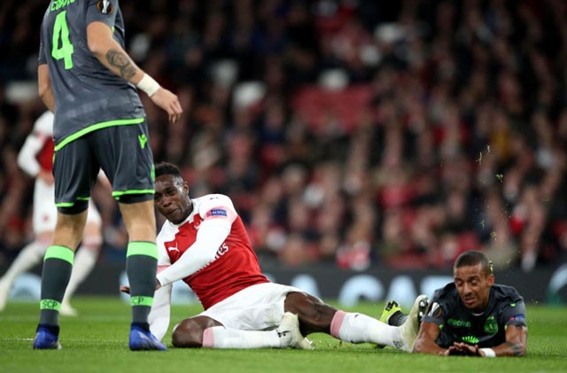 Cận cảnh tình huống chấn thương gê rợn của Danny Welbeck - ảnh 1